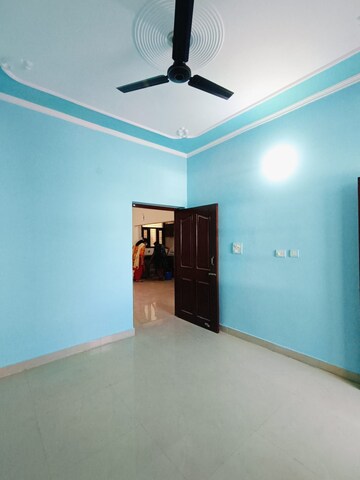 Room in 3 BHK Apartment at Sunny Enclave – for Rent