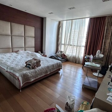 Room in 6 BHK Apartment at Runwal Elegante, Shashtri Nagar – for Rent