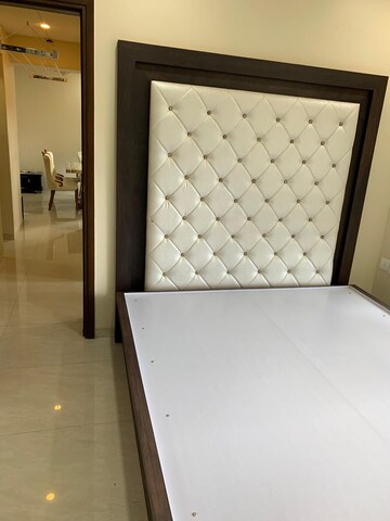 Master Bedroom in 2 BHK Apartment at Andheri West – for Rent