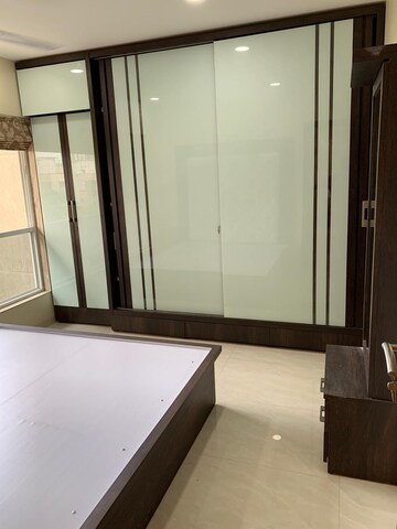 Master Bedroom in 2 BHK Apartment at Andheri West – for Rent