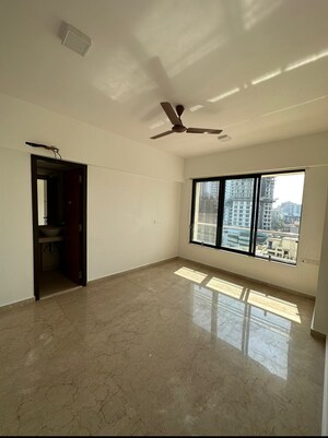 Room in 2 BHK Apartment at HDIL Metropolis Residences, Andheri West – for Sale
