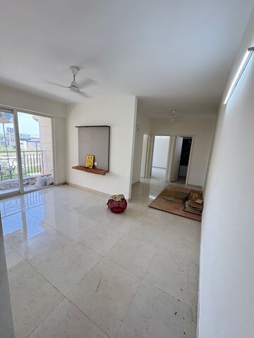 Room in 2 BHK Apartment at Signature The Millennia 2, Sector 37d – for Rent