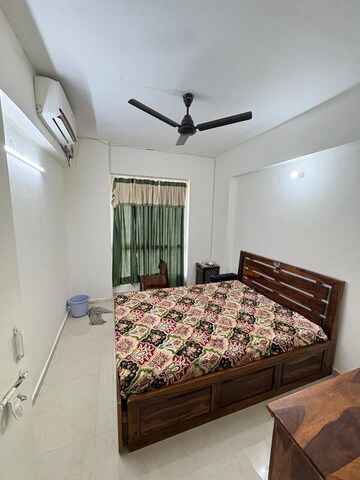 Room in 2 BHK Apartment at Signature The Millennia 2, Sector 37d – for Rent