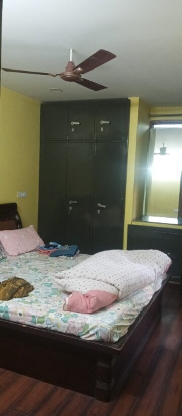 Room in 2 BHK Builder Floor at Sector 45 – for Rent