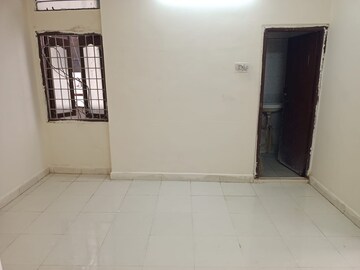 Room in 1 BHK Builder Floor at Somajiguda – for Rent