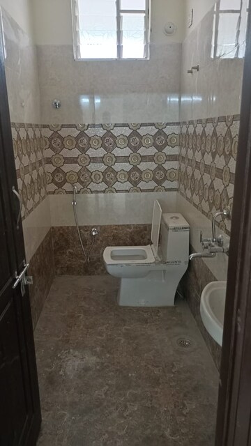 Attached Bathroom in 1 BHK Builder Floor at Somajiguda – for Rent
