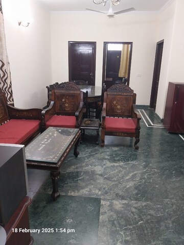 Living Room in 3 BHK Builder Floor at DLF City Phase V, Dlf Phase V – for Rent