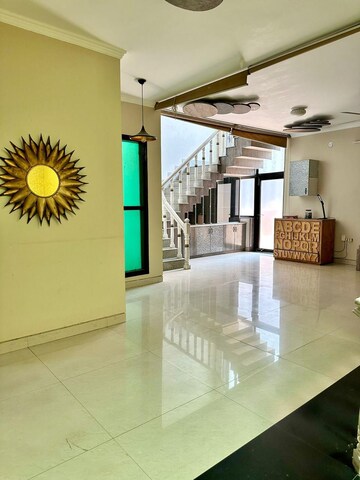 Building Lobby in 5 BHK Villa at Vipul World Floors, Sector 48 – for Rent