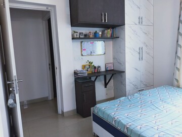 Room in 2 BHK Apartment at Emaar Emerald Estate, Sector 65 – for Rent