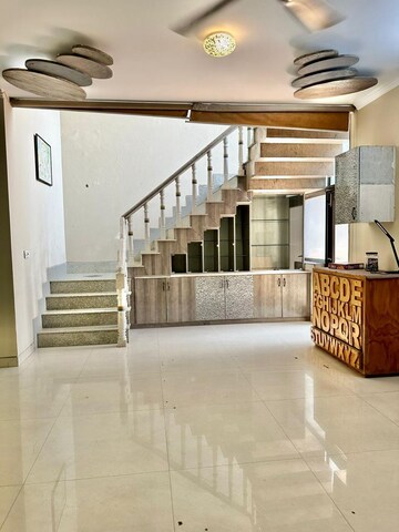 Staircase in 5 BHK Villa at Vipul World Floors, Sector 48 – for Rent