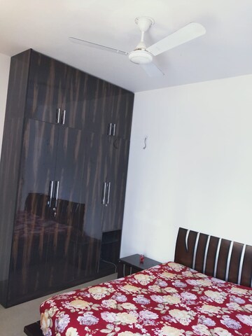 2 BHK Apartment For Rent in Emaar Emerald Estate, Sector 65