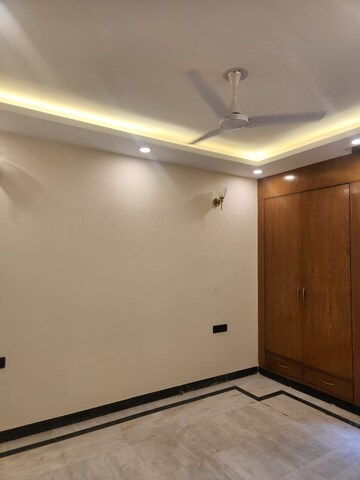 Room in 3.5 BHK Apartment at Medinova Apartment, Sector 56 – for Rent