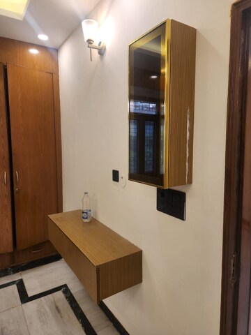 Room in 3.5 BHK Apartment at Medinova Apartment, Sector 56 – for Rent