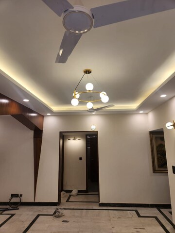 Room in 3.5 BHK Apartment at Medinova Apartment, Sector 56 – for Rent