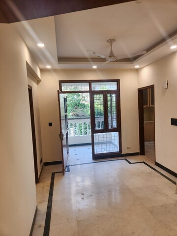 Room in 3.5 BHK Apartment at Medinova Apartment, Sector 56 – for Rent
