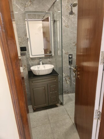 Attached Bathroom in 3.5 BHK Apartment at Medinova Apartment, Sector 56 – for Rent