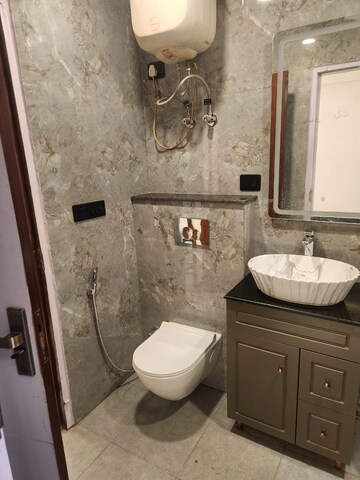 Attached Bathroom in 3.5 BHK Apartment at Medinova Apartment, Sector 56 – for Rent