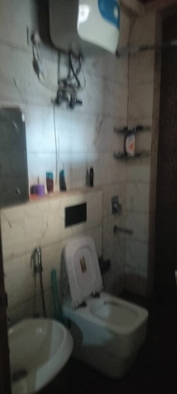 Master Bedroom in 2 BHK Builder Floor at Sector 40 – for Rent