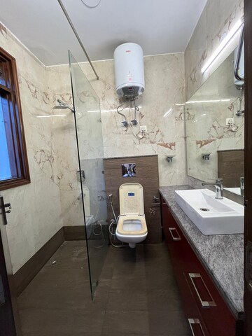 Master Bedroom in 3 BHK Builder Floor at Navjeevan Vihar – for Rent