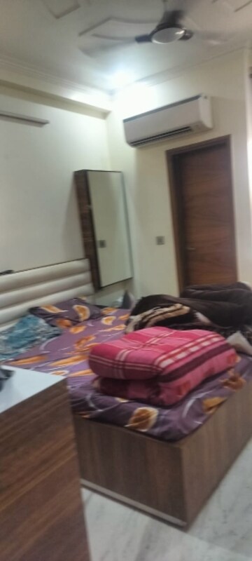 Master Bedroom in 2 BHK Builder Floor at Sector 40 – for Rent