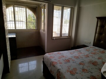 Master Bedroom in 1.5 BHK Apartment at Shubhkamna CHS, Matunga – for Rent