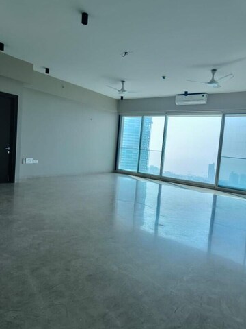 Room in 4 BHK Apartment at Raheja Imperia, Worli – for Rent