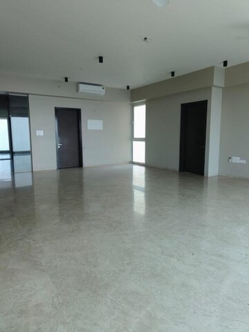 Room in 4 BHK Apartment at Raheja Imperia, Worli – for Rent