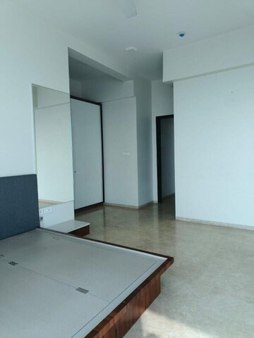 Room in 4 BHK Apartment at Raheja Imperia, Worli – for Rent
