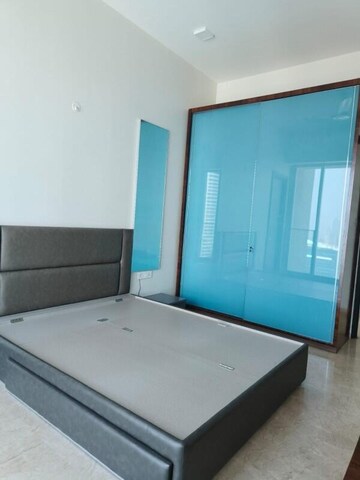 Room in 4 BHK Apartment at Raheja Imperia, Worli – for Rent