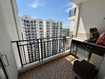 Master Bedroom in 3.5 BHK Apartment at Omaxe Waterscapes, Gomti Nagar – for Sale