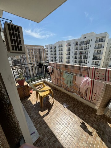 Master Bedroom in 3.5 BHK Apartment at Omaxe Waterscapes, Gomti Nagar – for Sale