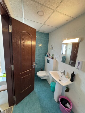 Master Bedroom in 3.5 BHK Apartment at Omaxe Waterscapes, Gomti Nagar – for Sale