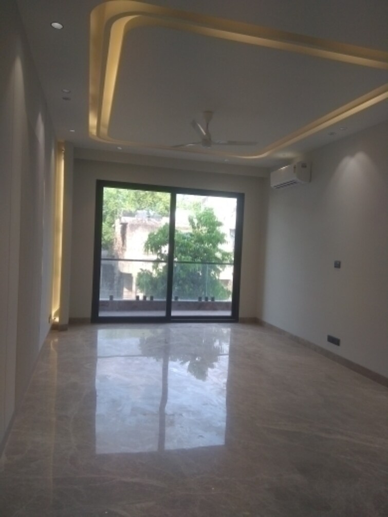 Cover Image, new friends colony 4 Bedroom 300 Sq.Yd. Builder Floor In New Friends Colony Delhi 8505186