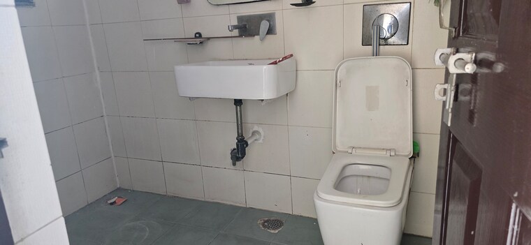 Attached Bathroom, sector 12 dwarka 4 Bedroom 2400 Sq.Ft. Apartment In Sector 12 Dwarka Delhi 8505190