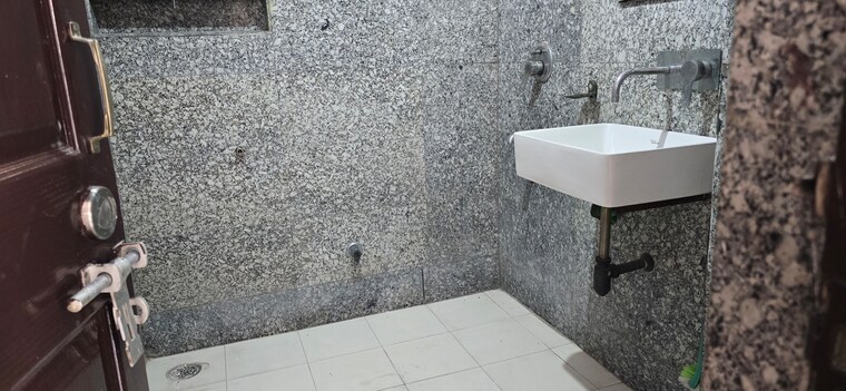Attached Bathroom, sector 12 dwarka 4 Bedroom 2400 Sq.Ft. Apartment In Sector 12 Dwarka Delhi 8505190