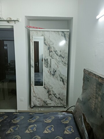 Room in 2 BHK Apartment at Oasis GrandStand, Sector 22d Yamuna Expressway – for Rent
