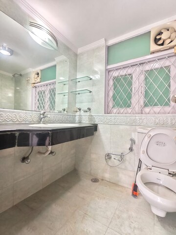 Attached Bathroom in 3 BHK Builder Floor at Dlf Phase I – for Rent