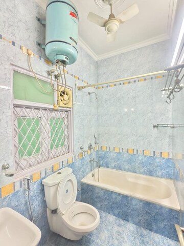 Attached Bathroom in 3 BHK Builder Floor at Dlf Phase I – for Rent