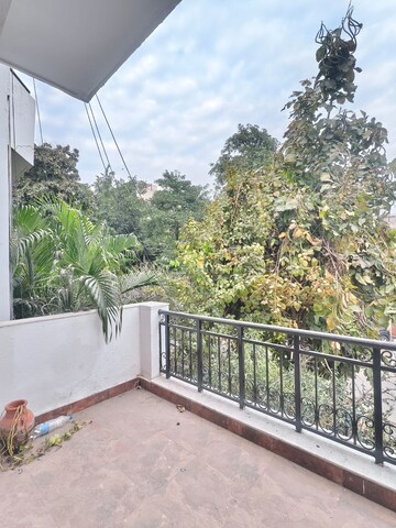 Balcony in 3 BHK Builder Floor at Dlf Phase I – for Rent