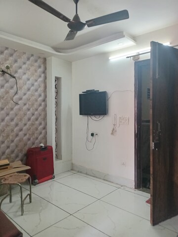 Master Bedroom in 2.5 BHK Builder Floor at Mansa Ram Park – for Rent