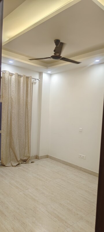 Master Bedroom in 3 BHK Builder Floor at Empire Floors, Sector 57 – for Rent