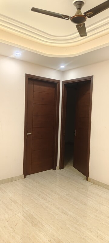 Master Bedroom in 3 BHK Builder Floor at Empire Floors, Sector 57 – for Rent
