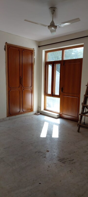 Master Bedroom in 3 BHK Apartment at Ansal Sushant Estate, Sector 52 – for Rent