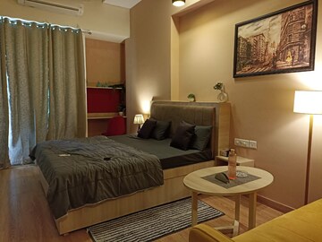Room in Studio Apartment at Gaur City Mall, Sector 4, Greater Noida – for Rent