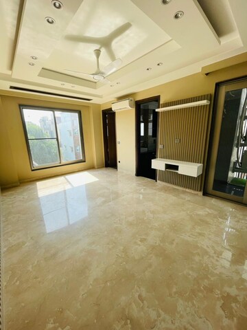 Master Bedroom in 4 BHK Builder Floor at Saket – for Rent