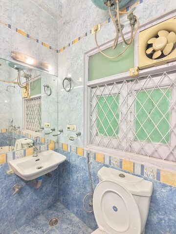 Master Bedroom in 3 BHK Builder Floor at Sector 26 – for Rent