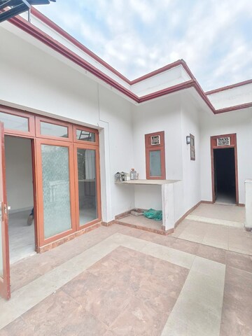 Master Bedroom in 3 BHK Builder Floor at Sector 26 – for Rent
