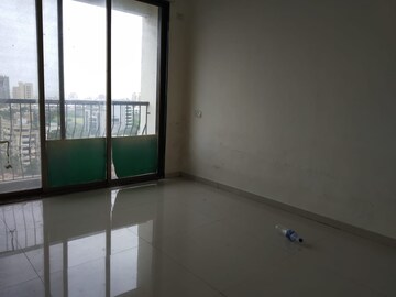 Room in 2 BHK Apartment at Platinum Life, Andheri West – for Rent