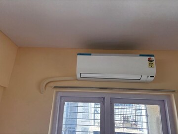 Furnished Amenities in 2 BHK Apartment at Takshila CHS, Andheri East – for Rent