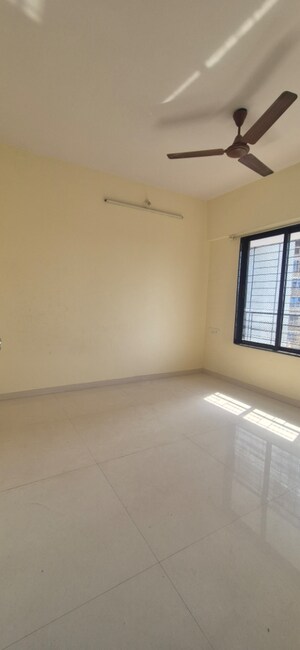 Room in 1 BHK Apartment at Kaydee Solitaire, Malad East – for Sale